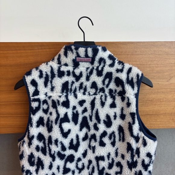 Vineyard Vines SuperShep Leopard Print High Pile Fleece Vest, Size S - Picture 14 of 16